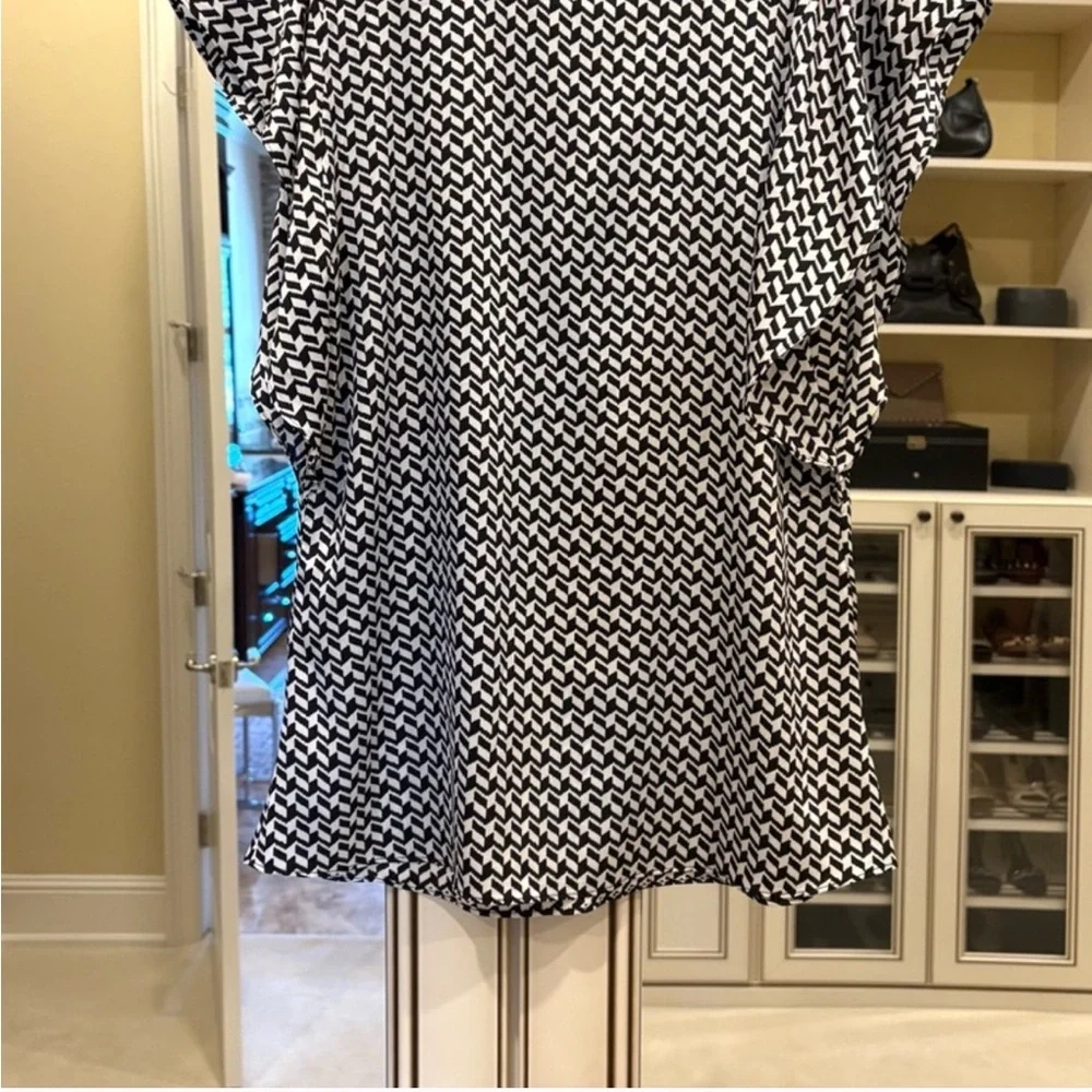 White House Black Market Patterned Top Size Small - Picture 2 of 3